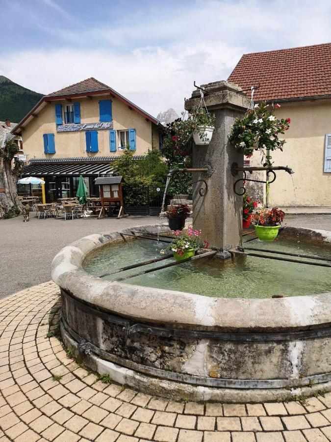 Hotel L'Envie Des Mets Lus-la-Croix-Haute Luaran gambar